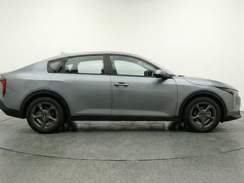 Used 2025 Kia K4 LXS image 11