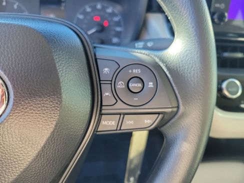 Used 2025 Toyota Corolla LE image 29