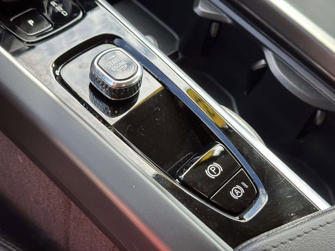 Used 2025 Volvo XC60 B5 Plus image 18