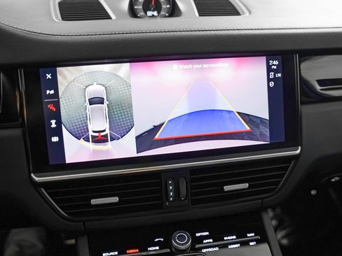 Certified 2023 Porsche Cayenne Turbo AWD/4WD image 23