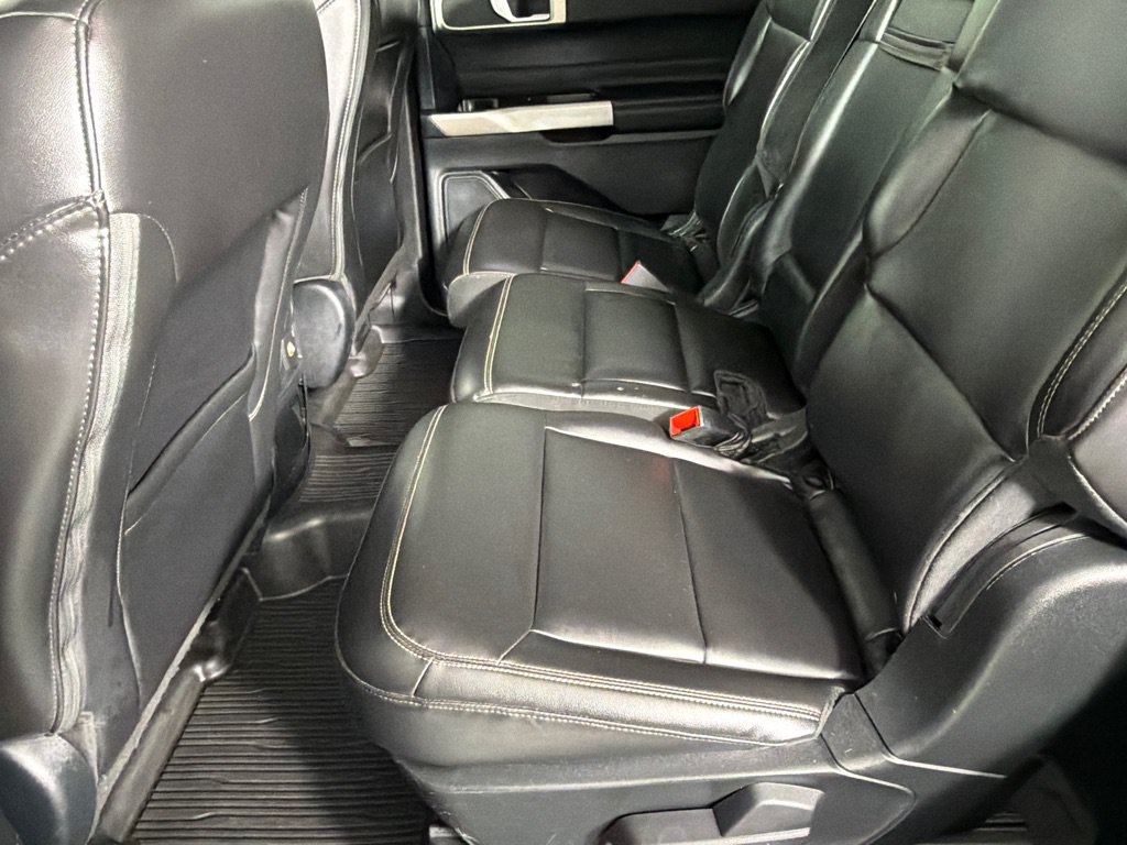 Used 2023 Ford Explorer XLT w/ Equipment Group 202A AWD/4WD image 15