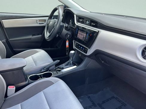 Used 2018 Toyota Corolla LE FWD image 30