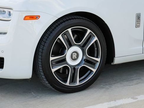 Used 2019 Rolls-Royce Ghost RWD image 38