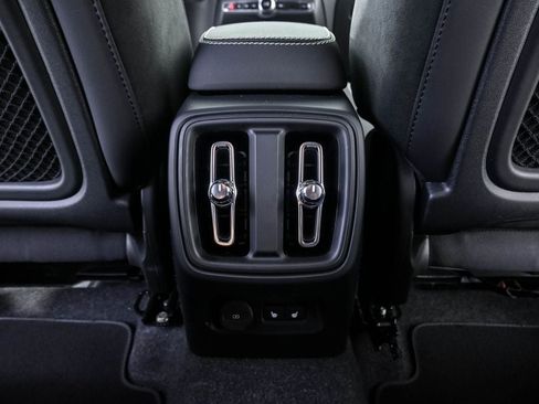 Certified 2025 Volvo XC40 B5 Plus AWD/4WD image 20