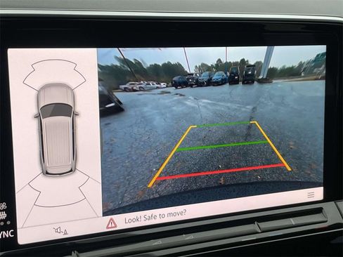 Used 2024 Volkswagen Atlas SE image 29