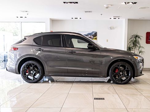 Used 2022 Alfa Romeo Stelvio Veloce AWD/4WD image 9