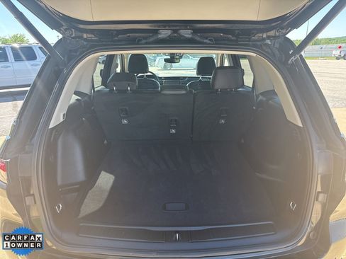 Used 2023 Jeep Grand Cherokee Limited w/ Black Appearance Package AWD/4WD image 30