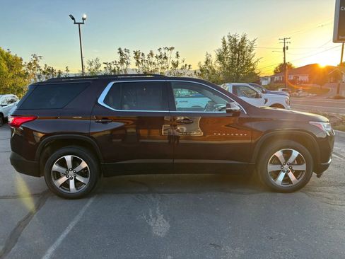 Used 2020 Chevrolet Traverse LT w/ LT Premium Package AWD/4WD image 4