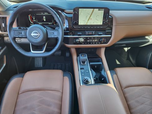 Used 2025 Nissan Pathfinder Platinum image 12