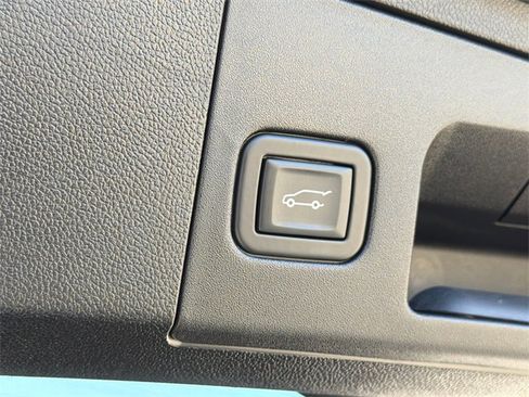 Used 2023 Cadillac XT4 Sport image 9