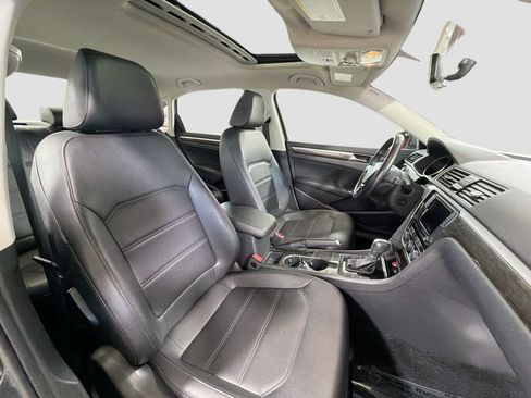 Used 2018 Volkswagen Passat 2.0T SE FWD image 30