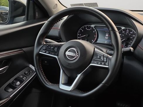 Used 2025 Nissan Sentra SR FWD image 18