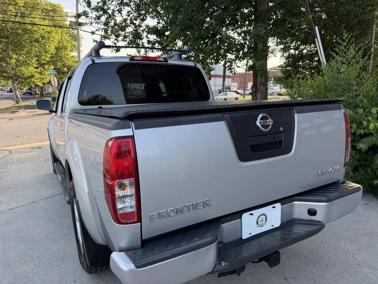 Used 2005 Nissan Frontier LE w/ (X01) Leather Pkg AWD/4WD image 10