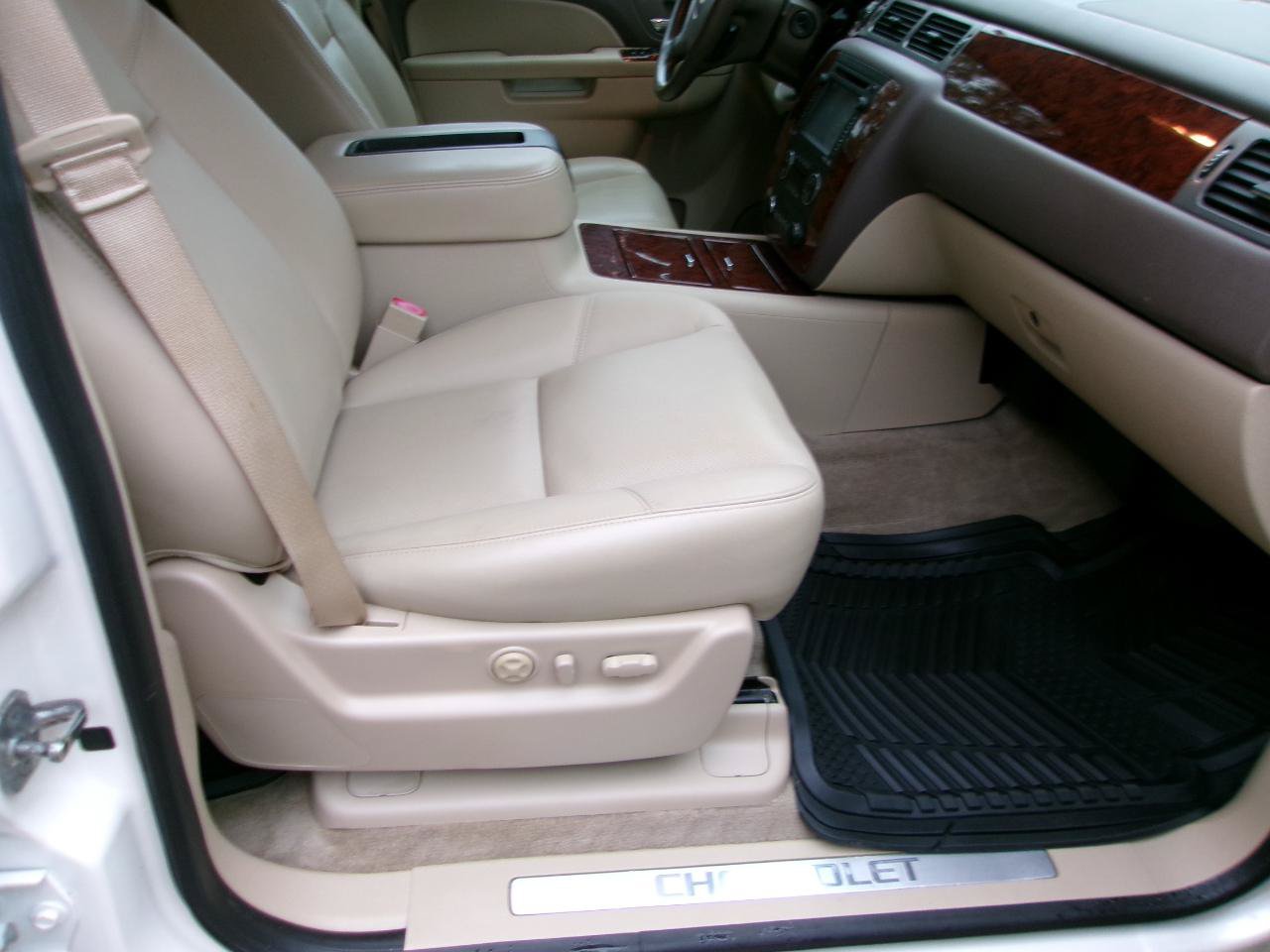 Used 2013 Chevrolet Avalanche LTZ AWD/4WD image 6