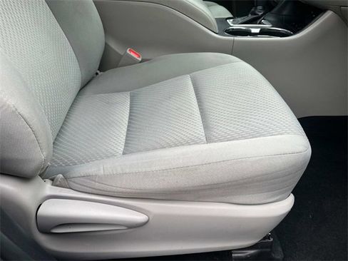 Used 2019 Toyota Highlander LE image 29