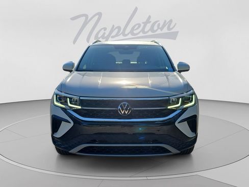 Used 2023 Volkswagen Taos SEL AWD/4WD image 2