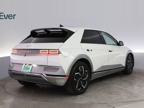 Used 2024 Hyundai Ioniq 5 Limited image 3