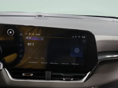 New 2026 Chevrolet Equinox LT w/ Convenience Package II AWD/4WD image 11