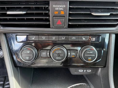 Used 2024 Volkswagen Jetta SE FWD image 19