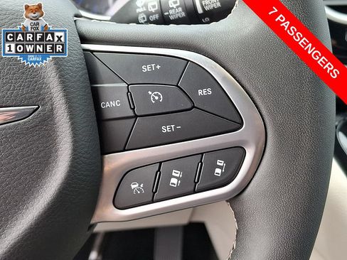 Used 2024 Chrysler Pacifica Touring-L FWD image 21