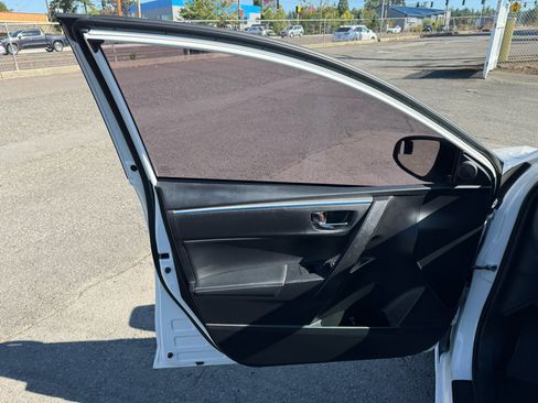 Used 2016 Toyota Corolla S Premium image 10