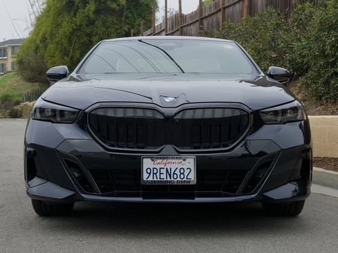 Used 2025 BMW 530i w/ M Sport Package image 3