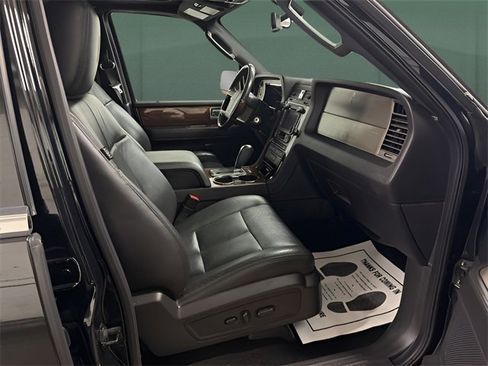 Used 2014 Lincoln Navigator L 4WD image 17