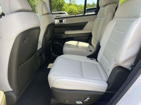 Used 2024 Hyundai Santa Fe Calligraphy FWD image 10