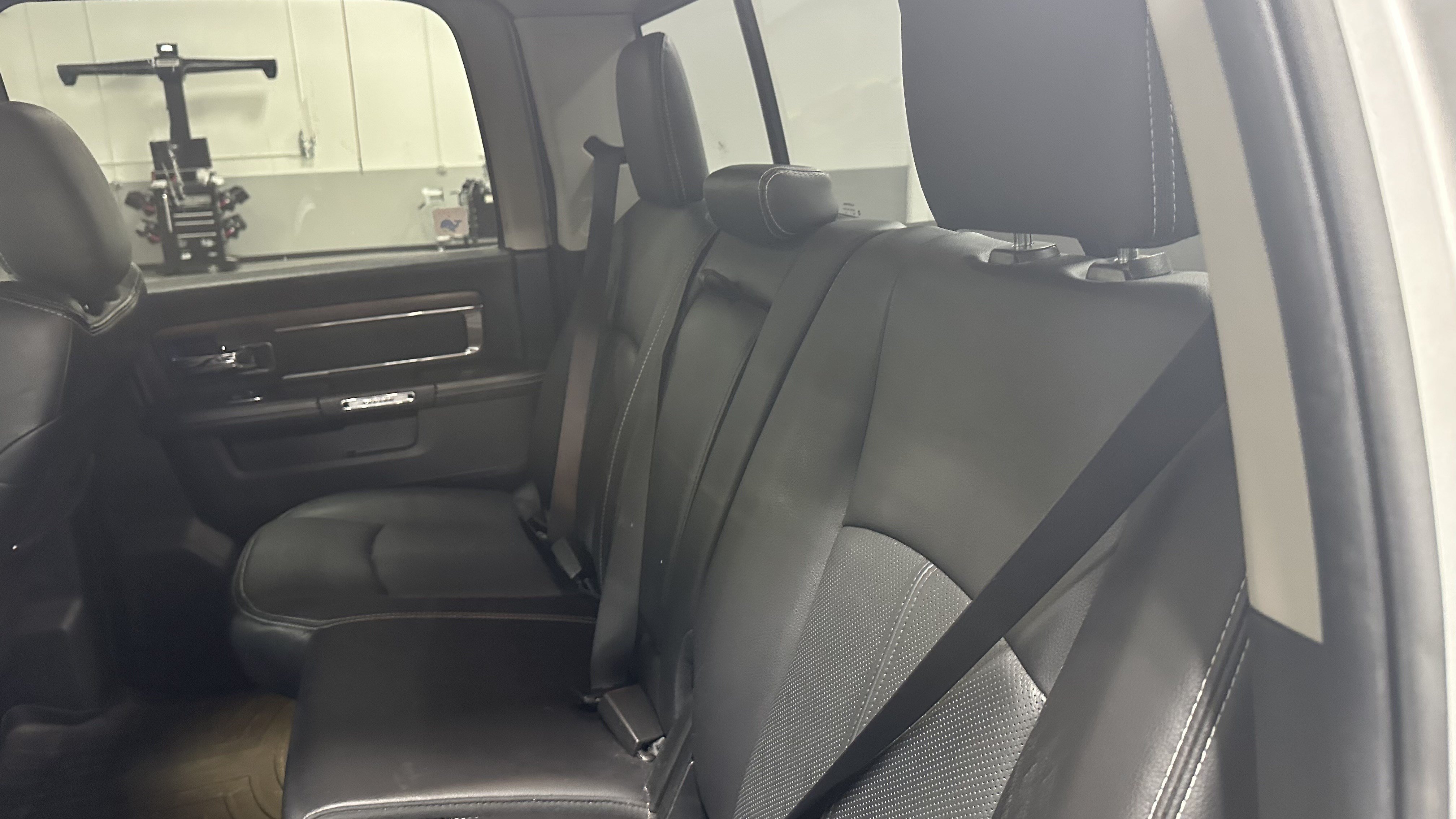 Used 2018 RAM 1500 Laramie w/ Convenience Group AWD/4WD image 32