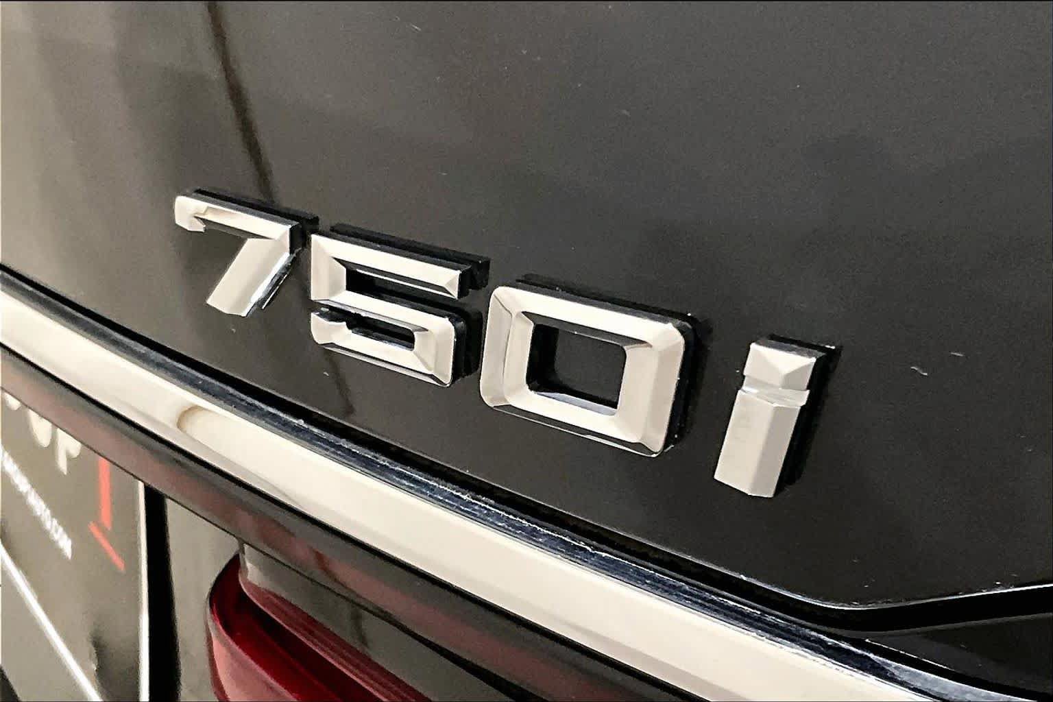 Used 2022 BMW 750i xDrive AWD/4WD image 9