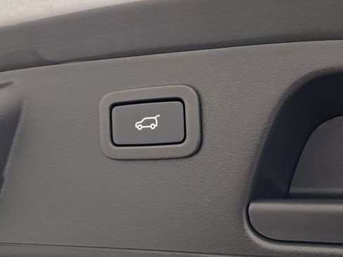 Used 2020 Jaguar E-PACE SE image 41