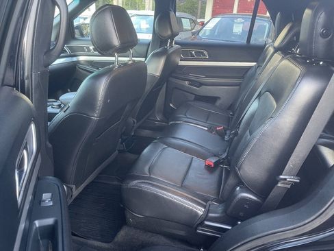 Used 2017 Ford Explorer XLT w/ Equipment Group 202A AWD/4WD image 23