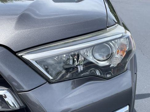 Used 2018 Toyota 4Runner Limited AWD/4WD image 5