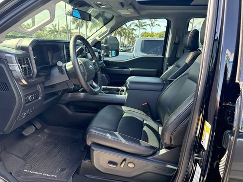 Used 2025 Ford F250 Lariat w/ Black Appearance Package AWD/4WD image 4