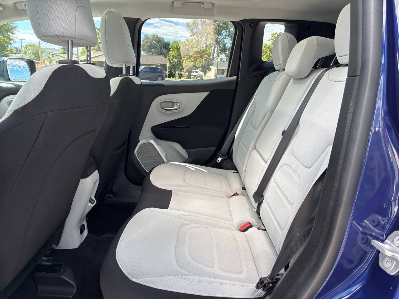 Used 2018 Jeep Renegade Latitude w/ Cold Weather Group AWD/4WD image 10