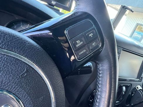 Used 2016 Jeep Wrangler Unlimited Sahara image 25