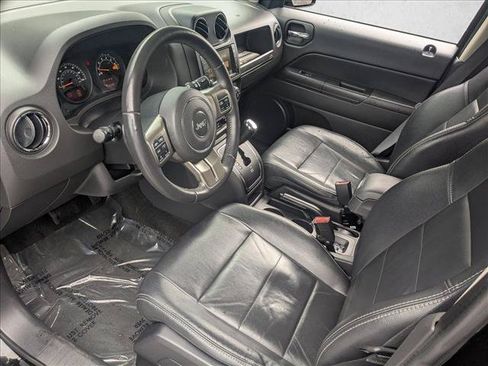 Used 2017 Jeep Patriot High Altitude AWD/4WD image 10