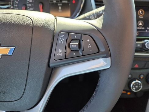 Certified 2022 Chevrolet Trax LT w/ LT Convenience Package image 31