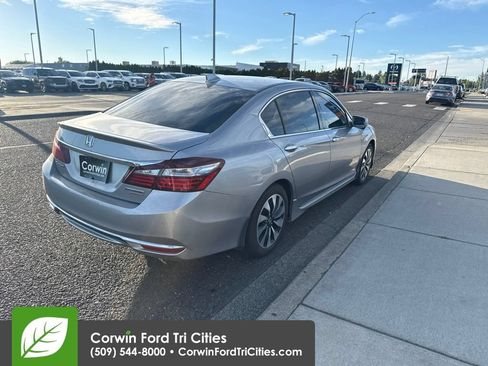 Used 2017 Honda Accord Touring image 8