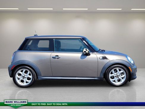 Used 2011 MINI Cooper Hardtop FWD image 2