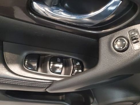 Used 2019 Nissan Rogue SV AWD/4WD image 11
