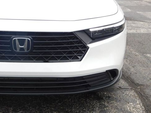 Used 2025 Honda Accord SE image 9