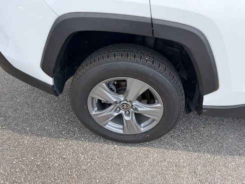 Used 2022 Toyota RAV4 XLE w/ Convenience Package FWD image 5