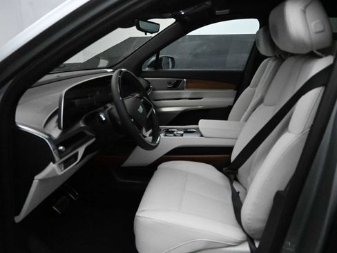 New 2026 Cadillac Vistiq Sport image 12