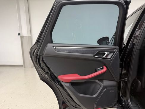 Certified 2026 Porsche Macan AWD/4WD image 35