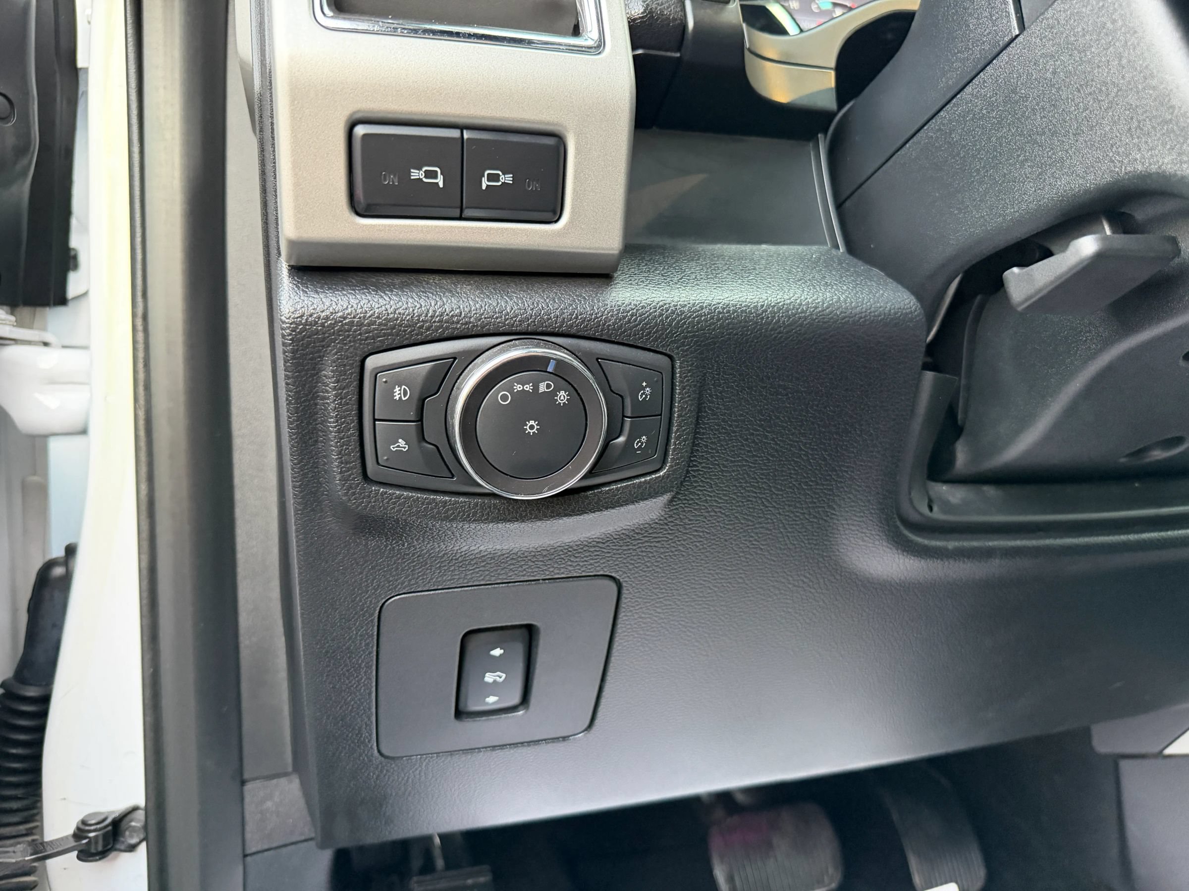 Used 2015 Ford F150 Lariat w/ Equipment Group 501A Mid AWD/4WD image 9