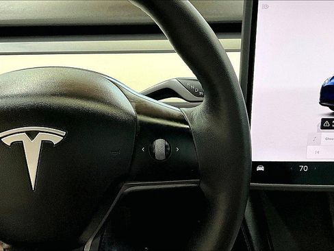 Used 2022 Tesla Model Y Long Range AWD/4WD image 17
