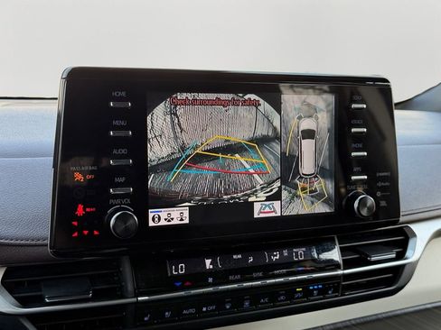 Used 2024 Toyota Sienna Platinum image 26