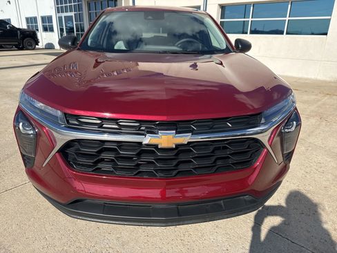 Used 2025 Chevrolet Trax LS image 6