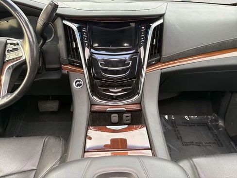 Used 2019 Cadillac Escalade Luxury w/ Escalade Sport Edition image 11